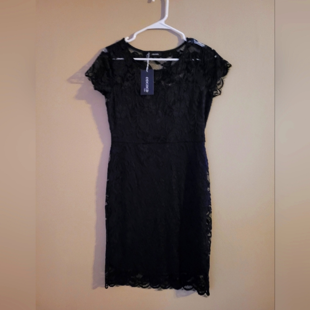 Black Lace Cap-Sleeve Sheath Dress